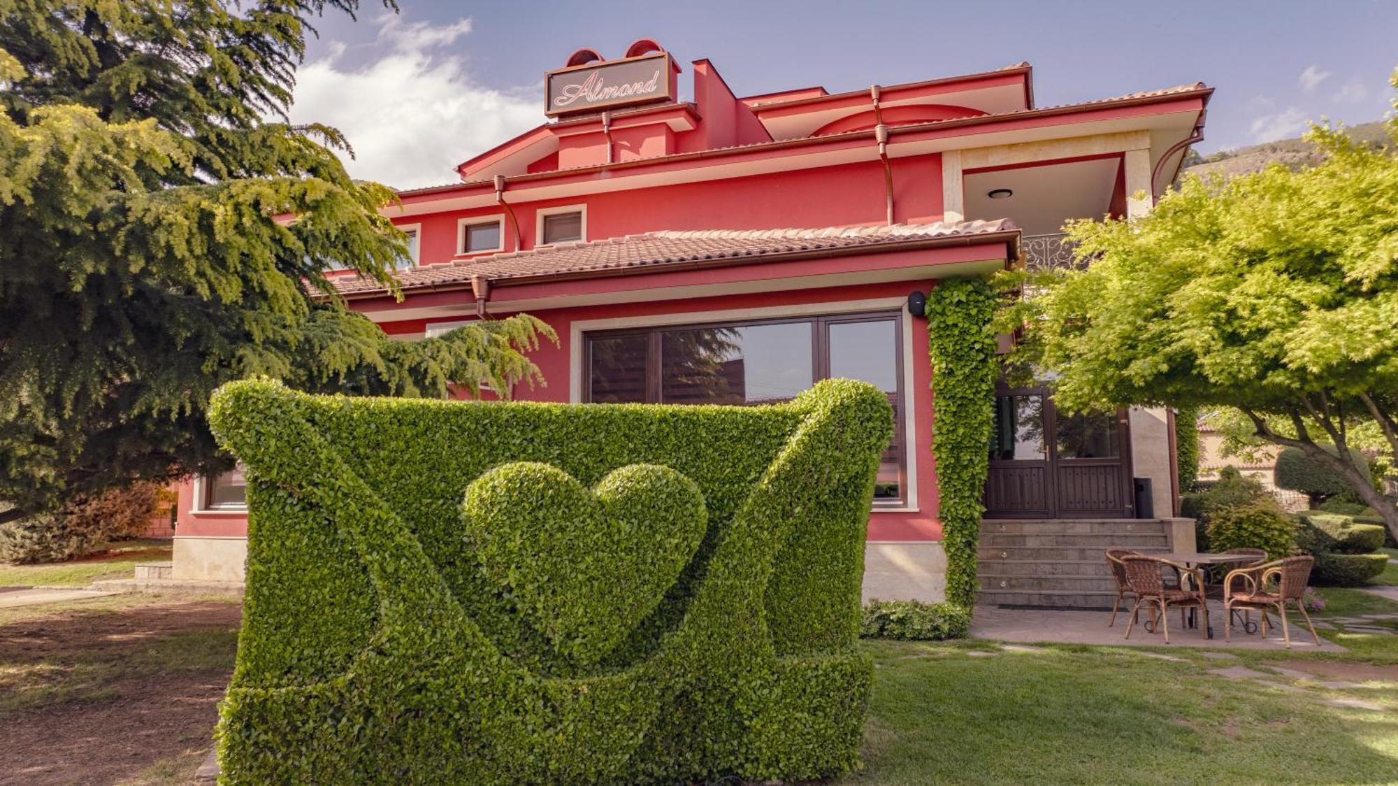 Hotel-Restaurant Almond Karlowo Exterior foto